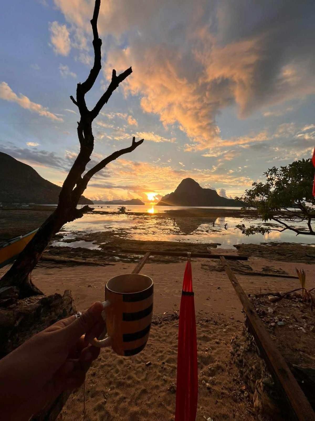 Oia Beach Hostel - El Nido Exteriör bild